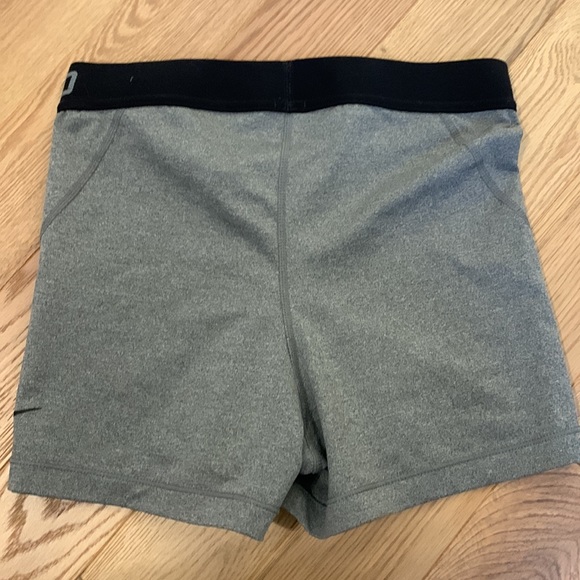Nike pro shorts - Picture 2 of 3
